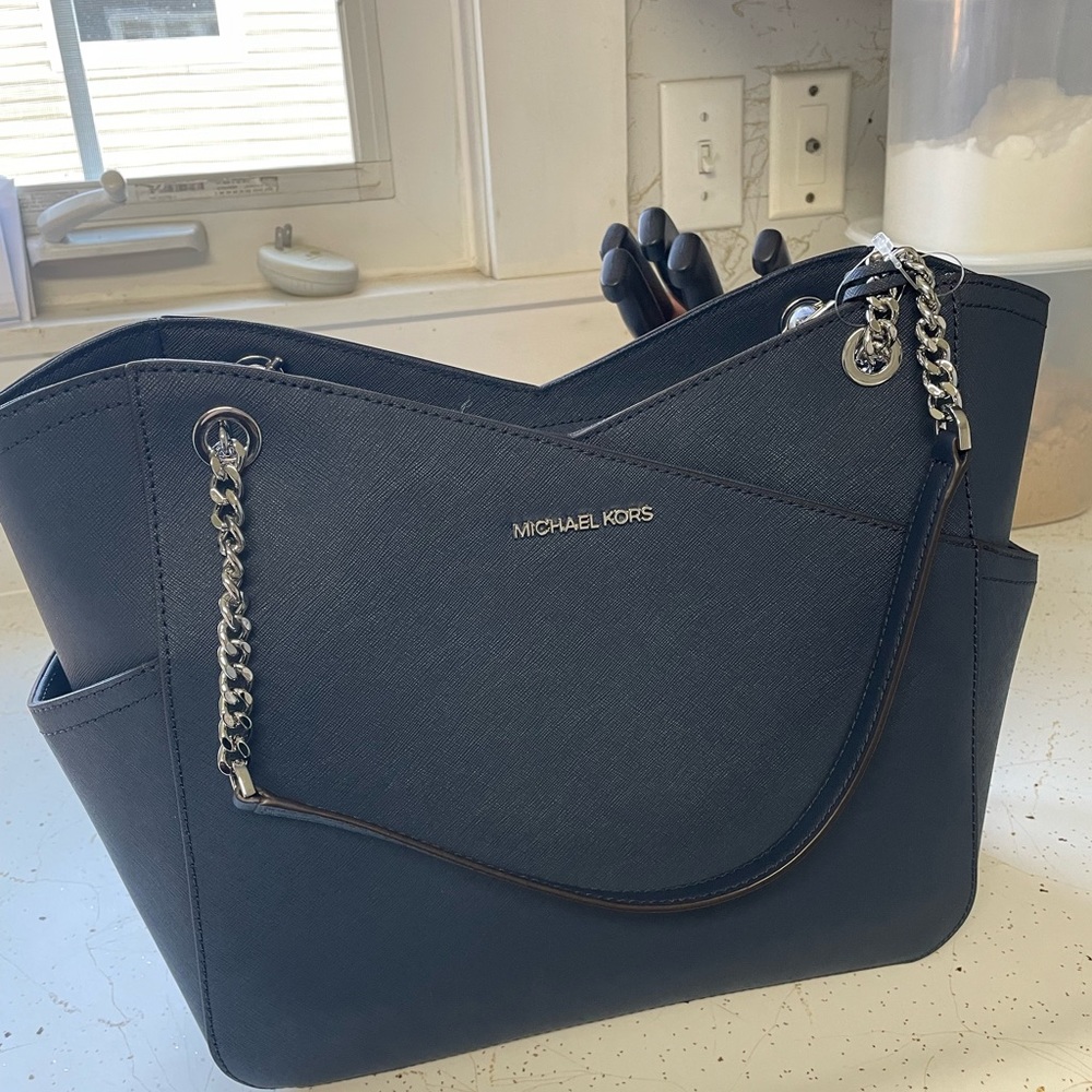 Navy blue Michael Kors purse. Brand new - Picture 2 of 6